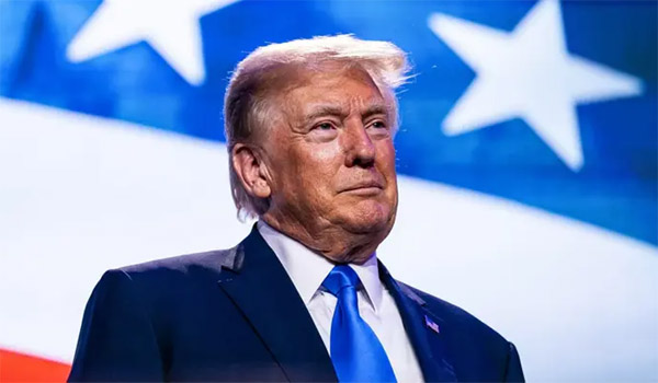 Rus pornosini onlayn tomosha qiling: U pul uchun yosh ayolni yoldan ozdirdi.